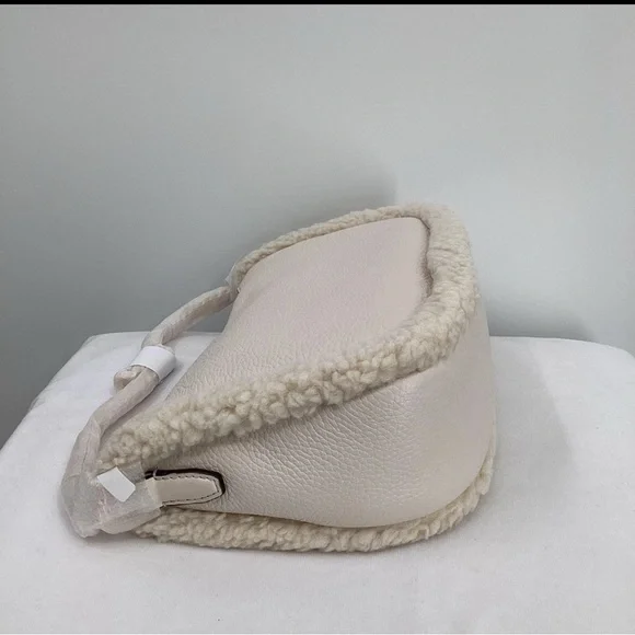 MICHAEL KORS CARMELA Cream Multi
Medium Leather Chain Crossbody
Shearling
NWT - Picture 6 of 8